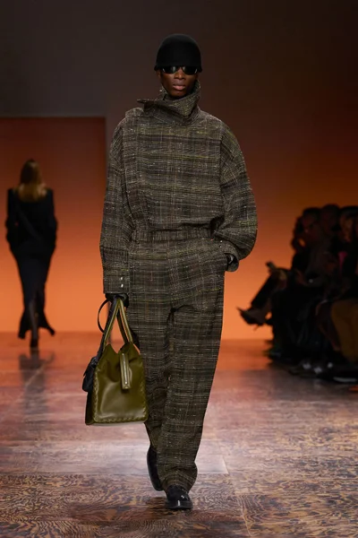 Look 27